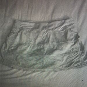 Lululemon pace rival skirt